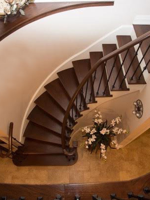 Circular stair casecustom make nosinghardwood installtionmetal